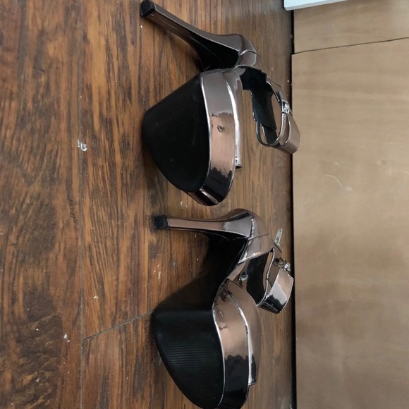 Steve Madden Metallic Platforms - Picture 4 of 4